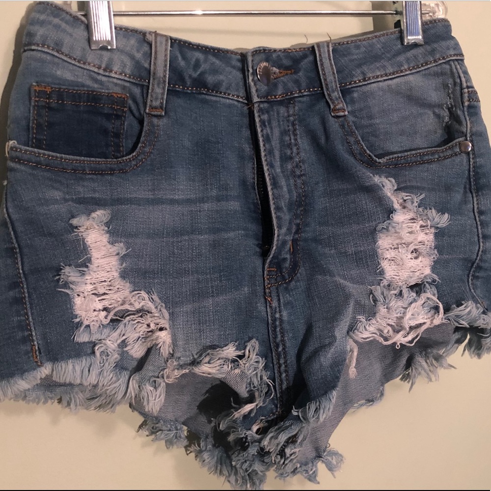 ⭕️SOLD⭕️ FashionNova Rowan Shorts-Light - Picture 3 of 4